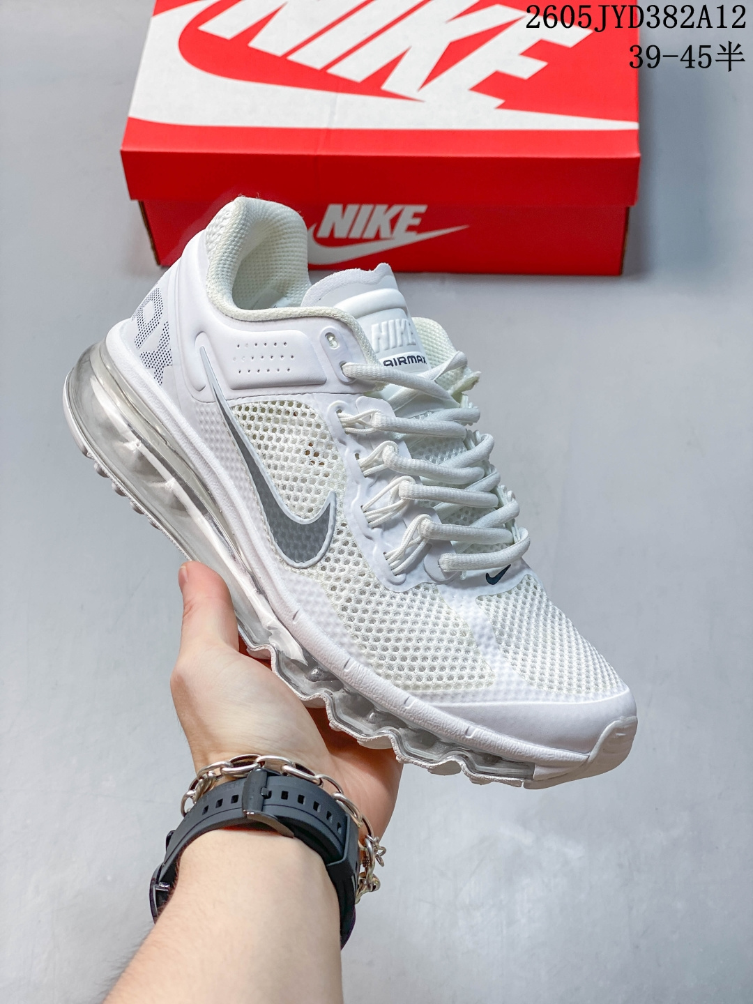 【公司级】耐克 Nike Air Max 系列经典人气单品强势回归.Nike Air Max 2013 男子气垫运动鞋 厚底增高跑步鞋,延续以往的时尚格调和运动风范,采用透气网眼布和无缝覆面,助你保持清爽感受,塑就焕新造型.Flywire 飞线设计搭配 Air Max 缓震配置,缔造出众舒适感和支撑效果.可视化 Air Max 缓震配置,可缔造非凡舒适体验,织物与合成材质组合鞋面,塑就出众透气性和耐穿性,Flywire 飞线技术,实现支撑贴合表现,橡胶外底搭配凹槽设计,营造自然流畅的运动体验,泡绵中底,橡胶外底. JYD382A12