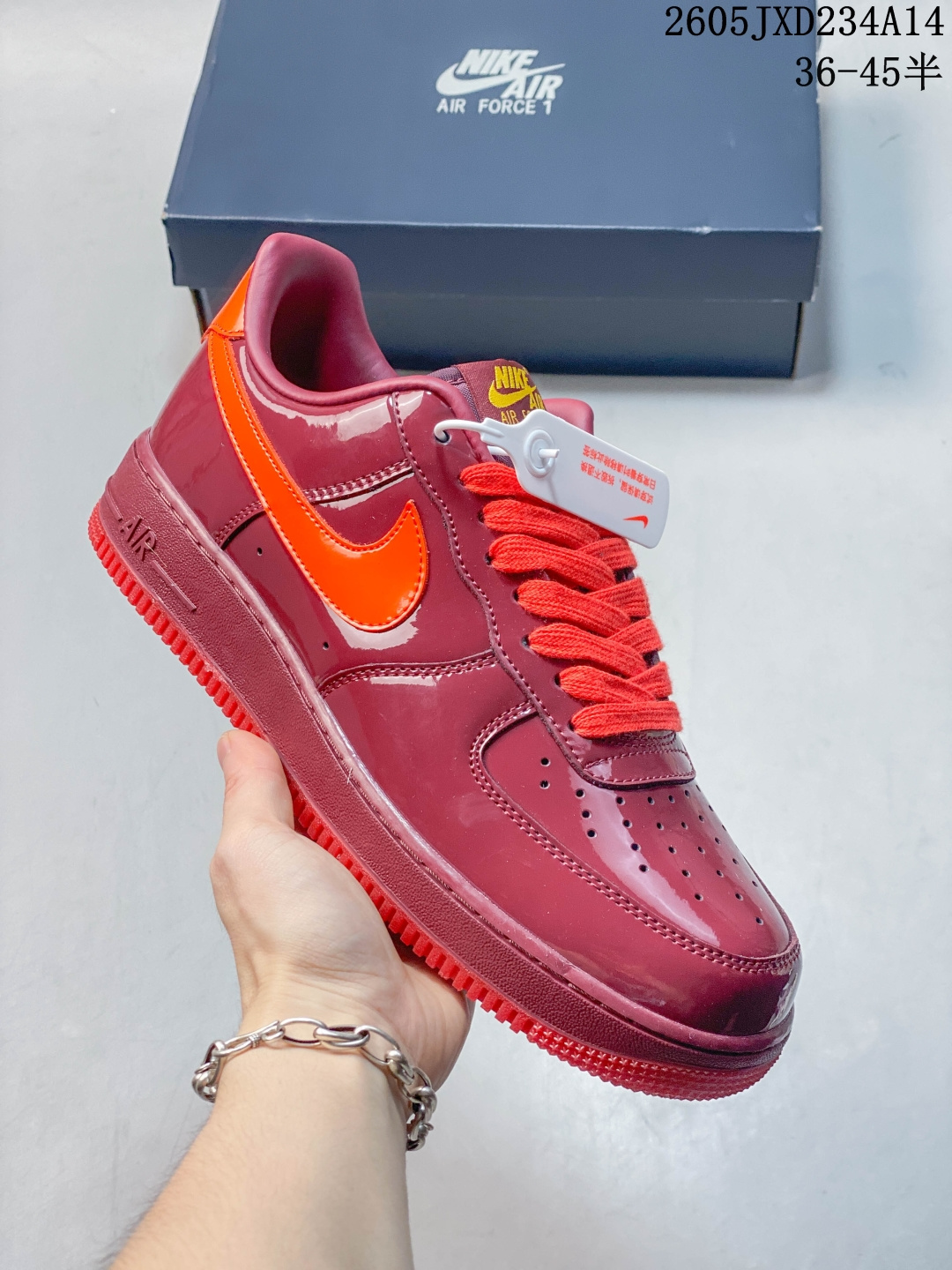 Nike AIR FORCE 1’07空军一号低帮百搭休闲运动板鞋。柔软、弹性十足的缓震性能和出色的中底设计，横跨复古与现代的外型结合，造就出风靡全球三十多年的Force 货号:IO4489-601 尺码:36 36.5 37.5 38 38.5 39 40 40.5 41 42 42.5 43 44 45 ID:JKD101-FJF 05JXD234A14 image 1