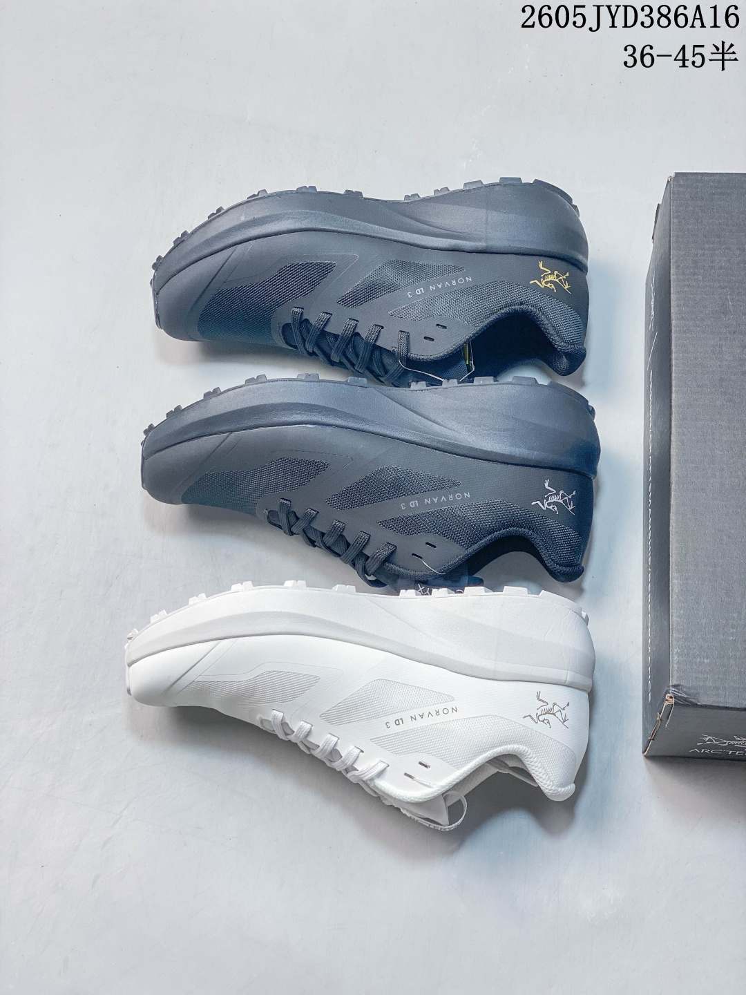 【】始祖鸟 ARC'TERYX Norvan LD 3 户外越野鞋，集顶尖于大成的户外鞋 长距离王者！每一颗越野的心都有着与之契合的Norvan鸟鞋。Norvan LD的外观看似朴实，却散发着一股高贵气息。Norvan LD，「LD」即「Long Distance」的缩写，于命名上它是双为长距离而生的鞋。虽然是标榜越野鞋，但其实越野跑与登山乃一体两面的运动，皆在相同的山林场域之中进行。包含轻量化鞋身、MegaGrip大底、OrthoLite 3D鞋垫、EVA弹性混合中底等等，以及这次所使用的最新防水透气科技：GOREInvisibleFit。鞋面：一体成型的TPU薄膜＋透气网布之配置，轻量、防护、耐用、透气。大底：抓地力优良的VibramMegaGrip 鞋带收纳设计：避免鞋带勾到绊倒。全脚掌舒适稳定：EVA弹性混合中底、OrthoLite 3D鞋垫、前脚掌TPU支撑片。防护于无形：GOREInvisibleFit（最新防水透气科技）。 类型：男女鞋 SIZE：36 36.5 37 38 38.5 39 40 40.5 41 42 42.5 43 44 45 05JYD386A16 image 1