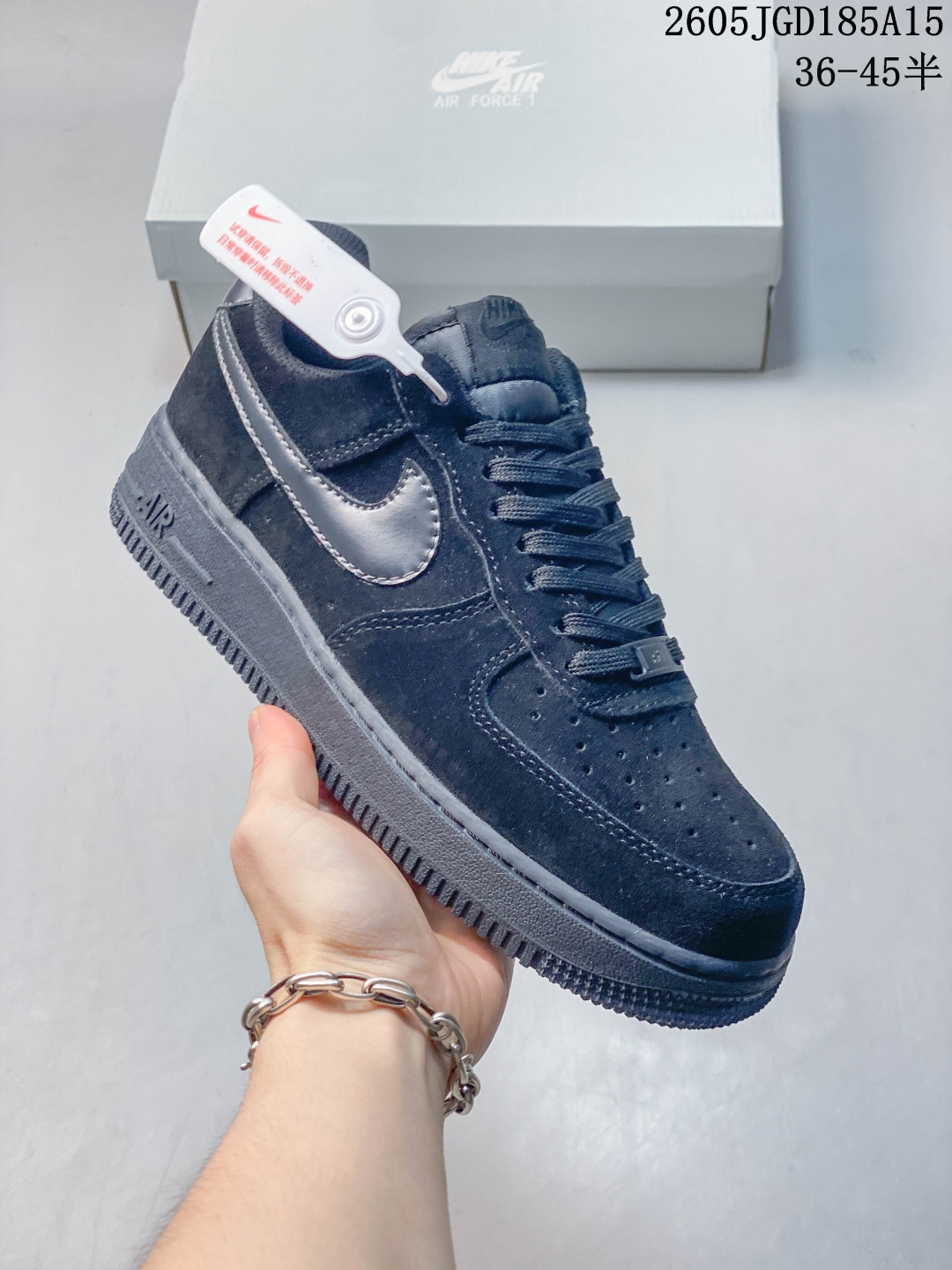 NIKE AIR FORCE 1‘07 原楦头原纸板 打造纯正低帮空军版型 专注外贸渠道 全掌内置蜂窝气垫 配件 中底钢印、拉帮完美 货号:IR5896-030 尺码:36 36.5 37.5 38 38.5 39 40 40.5 41 42 42.5 43 44 45 编号：109026 05JGD185A15 image 1