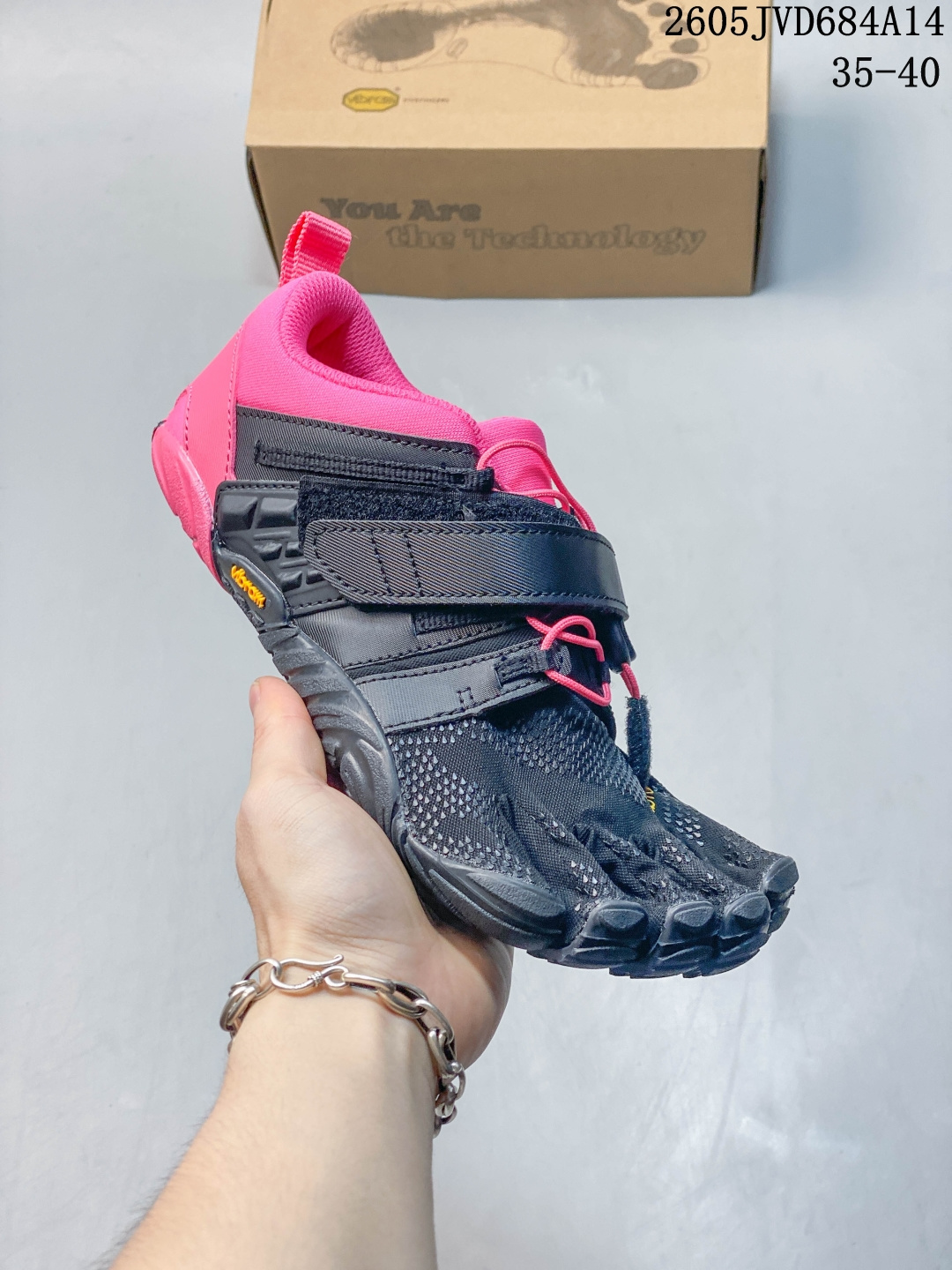 Vibram Fivefingers V-Soul 五指系列芭蕾舞风魔术贴薄底健身五指分离式休闲运动鞋“全黑” 货号：23M7702 尺码：36～47 05JVD684A14 image 1