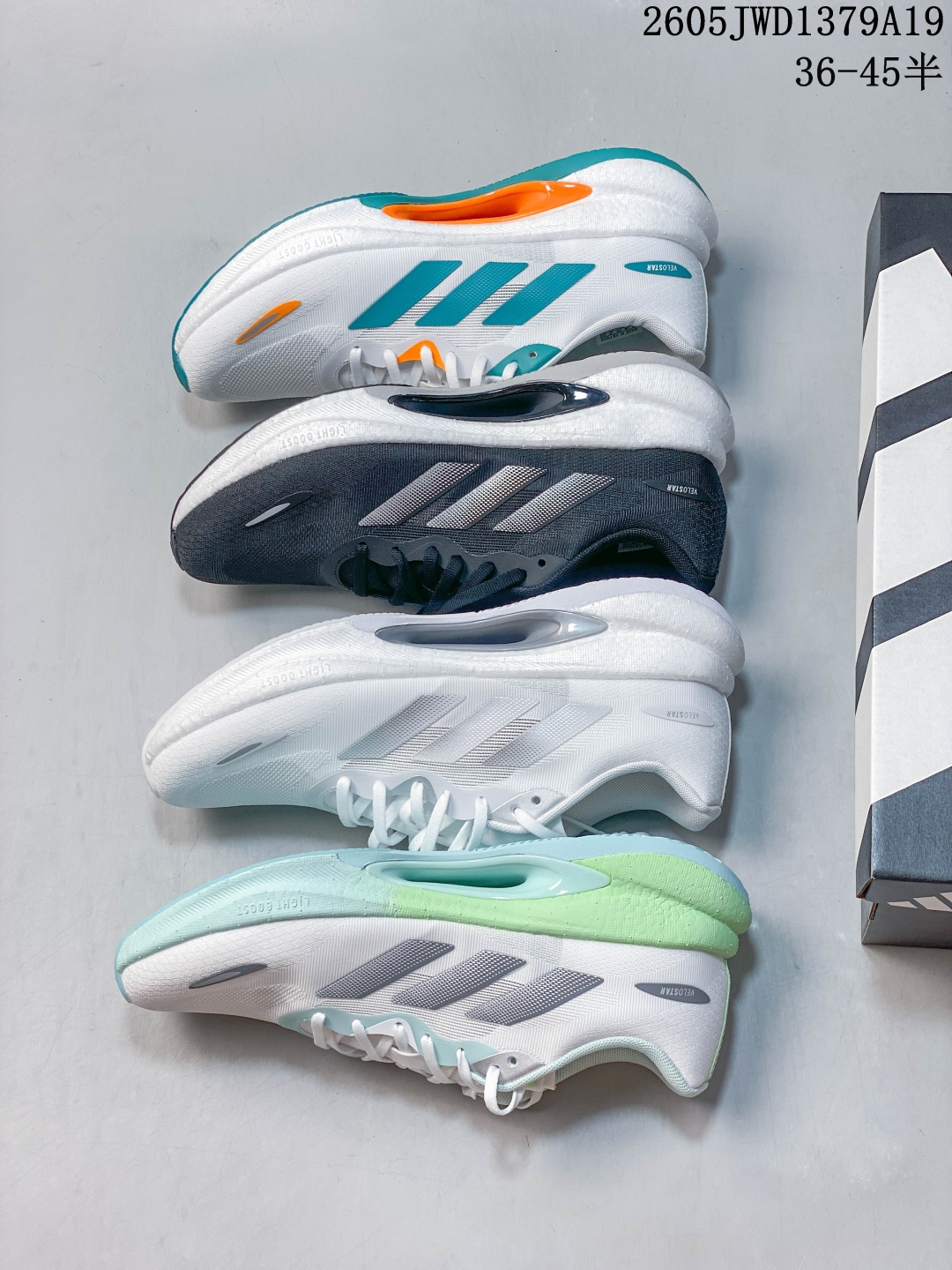 ️ 【新品🔥公司级】阿迪达斯(adidas)中性 跑步系列 VELOSTAR 跑步鞋 HQ7281 男女通款轻便透气耐磨运动跑步鞋adidas Velostar 是阿迪达斯推出的一款‌轻量化 BOOST 跑鞋‌,主打体考训练和日常慢跑,别轻‌:这双鞋主打轻量化设计,有评测提到它是阿迪首款 200 克(US8 码)内的 BOOST 跑鞋,上脚负担很小.‌脚感软弹‌:中底搭载了经典的 BOOST 科技,走路或跑步时能感觉到明显的缓震和回弹,对膝盖比较友好.‌透气不闷‌:鞋面用的是工程网眼材质,透湿排汗效果不错,夏天穿或者运动量大时脚丫子不容易捂汗.‌‌‌ 货号: KJ3886 半 05JWD1379A19