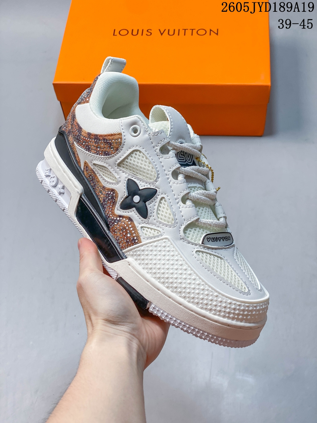 🔺Louis Vuitton Arch Light Sneaker 路易威登低帮休闲鞋 艺术总监 Virgil Abloh 设计的路易威登手写标识则于侧面彰显品牌格调 1854限定 织物材质 真标 码 #3BSS30260520 05JYD189A19