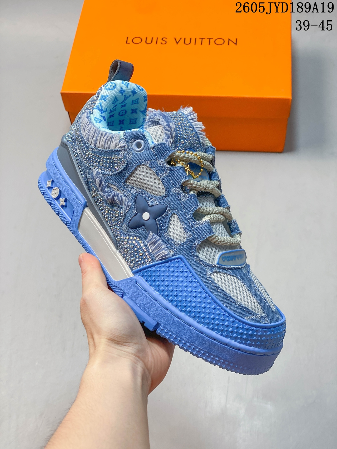🔺Louis Vuitton Arch Light Sneaker 路易威登低帮休闲鞋 艺术总监 Virgil Abloh 设计的路易威登手写标识则于侧面彰显品牌格调 1854限定 织物材质 真标 码 #3BSS30260520 05JYD189A19