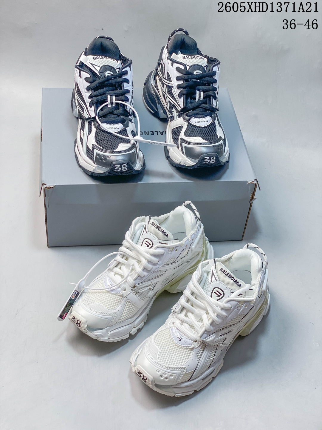 Balenciaga Runner LED 7.5 最新配色潮流复古休闲鞋 LED 灯光设计 全球限量版 LED多色炫彩灯 多种色彩随意调节 官方货号: 6774021229 尺码：35 36 37 38 39 40 41 42 43 44 45 46 05XHD1371A21 image 1