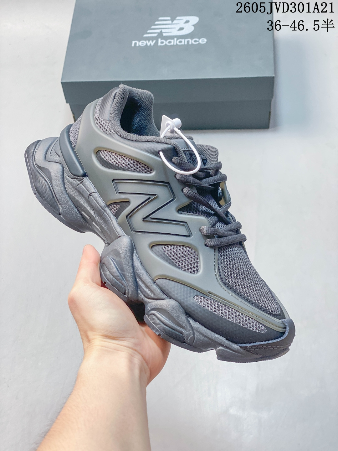 New Balance/新百伦 男女鞋真标半码制,升级原楦原纸版数据开发版型,采用绒面革拼接透气网眼衬垫织物鞋面材质,T-Beam大底提供足步弓支撑,保持步态稳定,后跟搭载外露缓震胶❗️1906 新版本彰显复古 Y2K 气息!再度联名波士顿知名鞋店Concepts x NB新百伦New Balance 1906U"Hours And Days"系列低帮复古老爹风休闲运动慢跑鞋“ 类型:男女鞋 JHD301A21