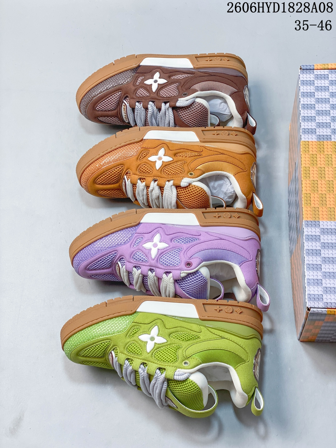 LV-路易-威登trainer 2026走秀最1：1开发复刻！！上脚非常舒适 做工精细鞋面由意大利进口小牛皮拼接，侧边饰有品牌LOGO标志，进口网布垫脚➕透气网布内里，脚感超舒适。特供TPU组合大底。套包工艺 尺码：35-46 06HYD1828A08 image 1