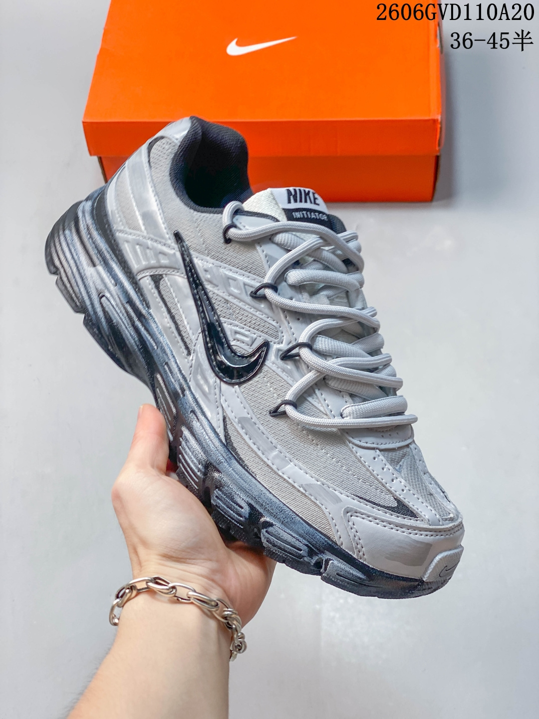 Nike Initiator ‘DIY定制’ 舒适百搭 防滑耐磨透气 低帮休闲鞋 头层材料 用料绝不含糊 独家版型蒸餾加工帶來的是更好的视觉和脚感体验 清洁度 电绣工艺 皮料切割干净无任何毛边 细节完美 货号:394055-101 尺码:36 36.5 37.5 38 38.5 39 40 40.5 41 42 42.5 43 44 45 ID:ZHD170-GZJ 06GVD110A20 image 1