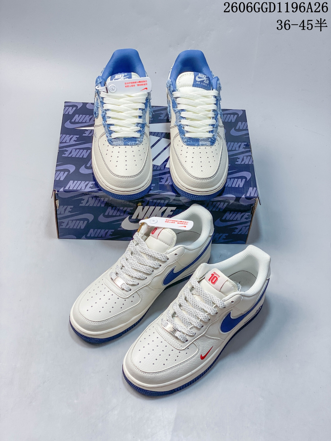 Nike Air Force 1 Low 牛仔毛边 水洗牛仔毛边大勾 打破单调，做旧撕裂工艺自带复古滤镜，后跟笑脸标签暗藏潮牌细节。搭配牛仔裤、工装裤氛围感直接拉满，小众不撞款。 货号：JC8888-002 尺码：36 36.5 37.5 38 38.5 39 40 40.5 41 42 42.5 43 44 44.5 45 06GGD1196A26 image 1