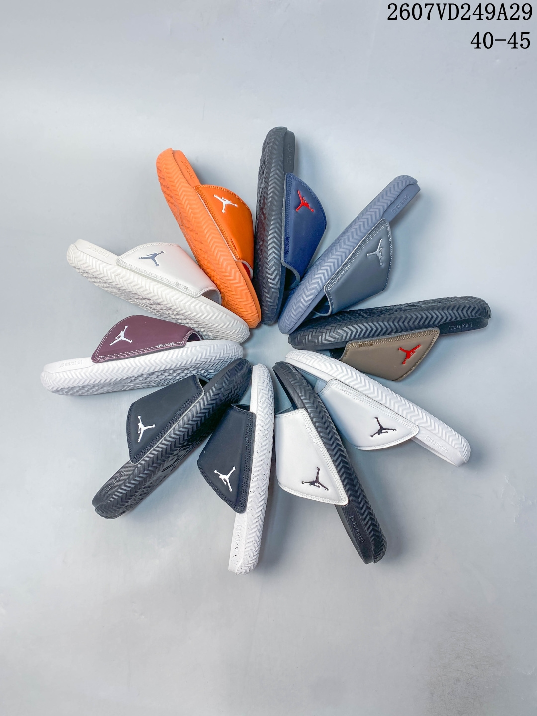 Nike/ 乔丹 Jordan Play SLIDE 男士经典运动沙滩鞋/凉鞋/拖鞋DC9835-100透气沙滩鞋轻便运动凉拖，轻质舒适休闲 静音一字拖鞋上脚有点软乎乎的脚感很好！#百搭休闲宝藏拖鞋 #好穿的宝藏拖鞋 #男款宝藏休闲拖鞋 #宝藏拖鞋 #拖鞋夏日宝藏穿的很舒服 #夏天宝藏运动拖鞋 #今天只晒鞋 货号: DM1683 SIZE：40 41 42 43 44 45 ID：ASCLML 07VD249A29 image 1
