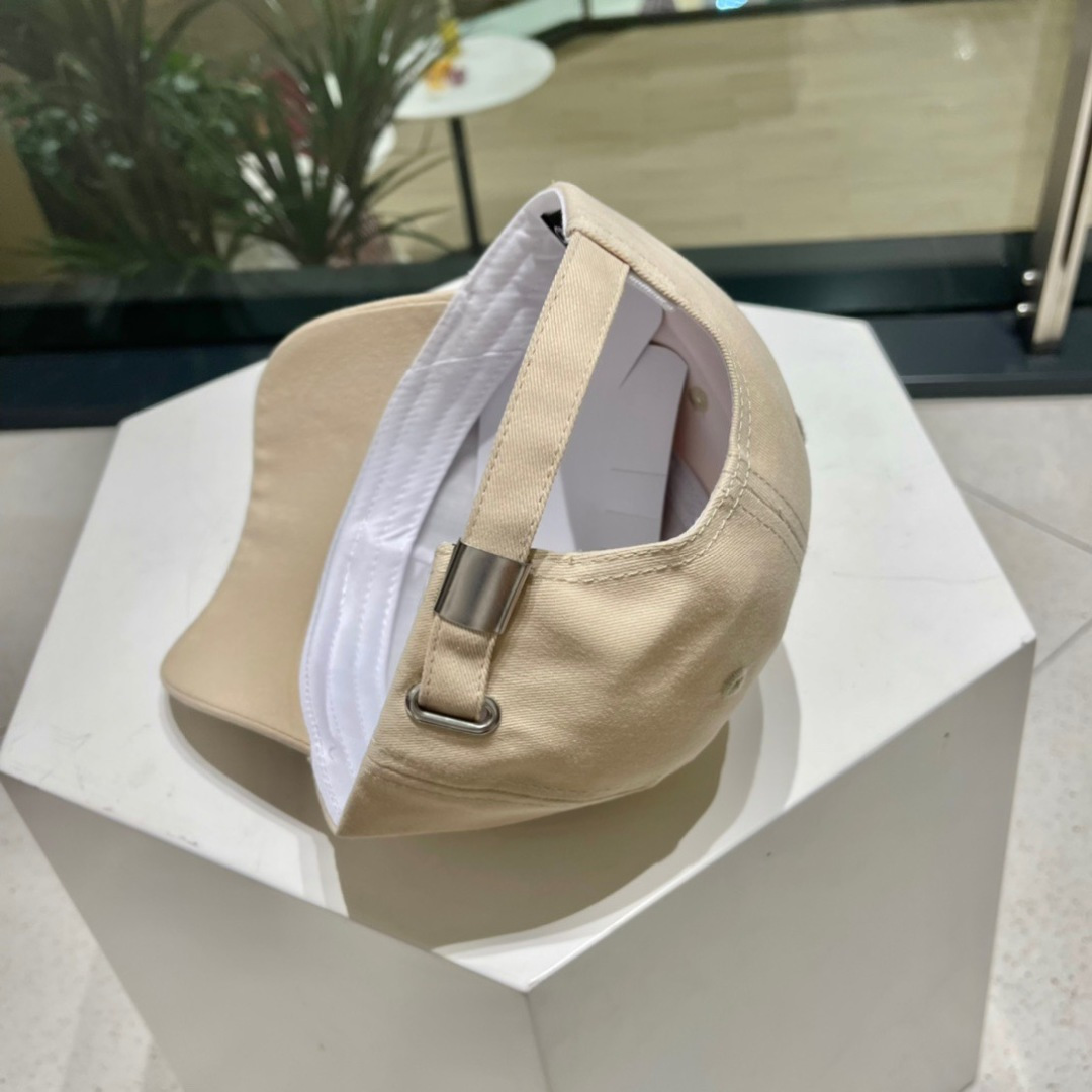   Chanel香奈儿新款鸭舌帽，高品质棒球帽，黑 白米三色，头围57cm左右