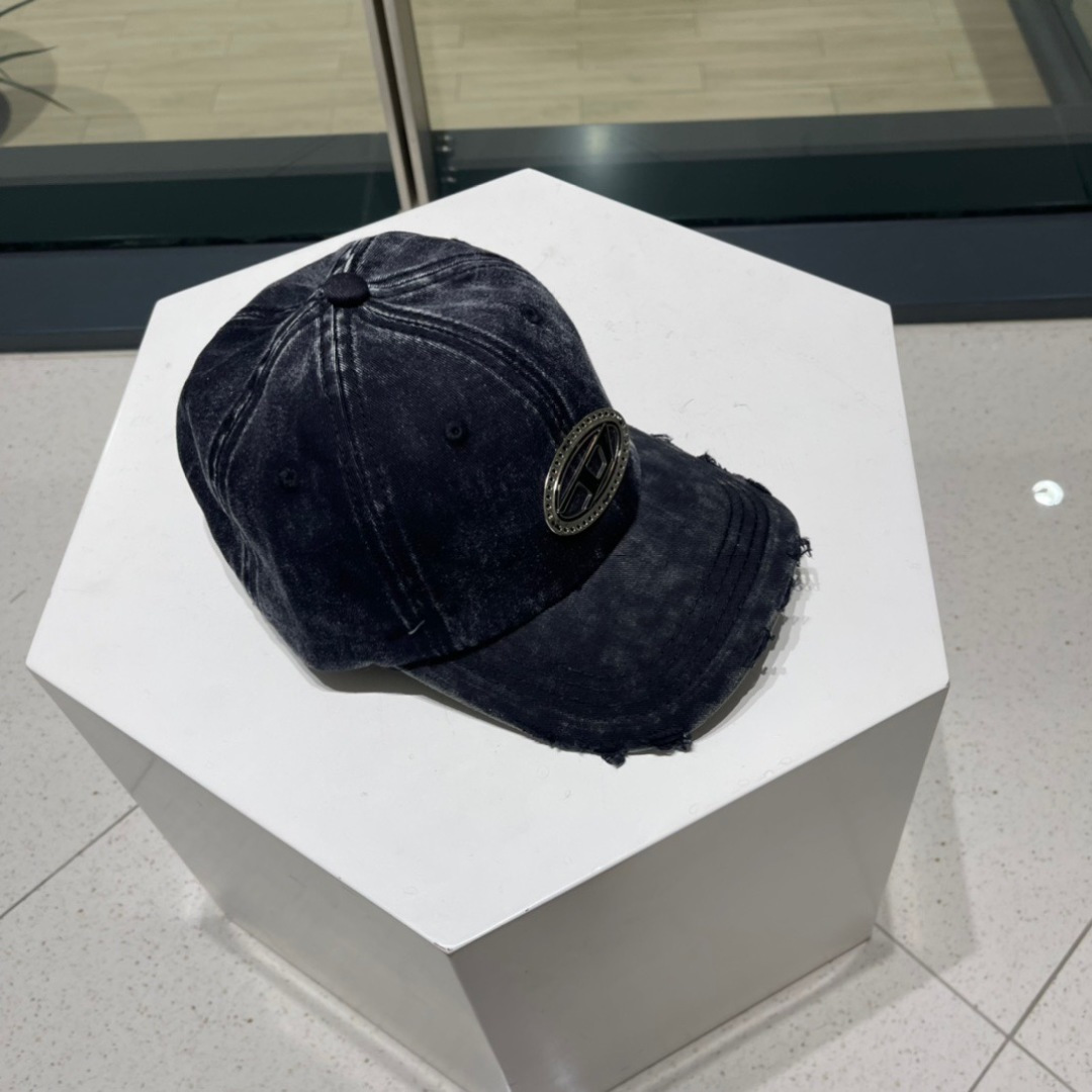  Diesel 迪赛破洞 棒球帽🧢 🔥2093春夏款棒球帽🧢，出街必备超好搭配，高品质 内标齐全，赶紧入