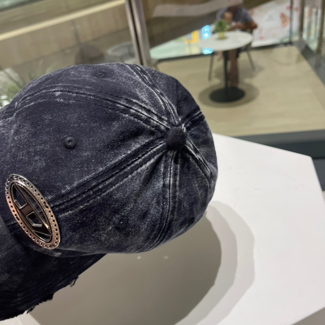 Diesel 迪赛破洞 棒球帽🧢 🔥2093春夏款棒球帽🧢，出街必备超好搭配，高品质 内标齐全，赶紧入