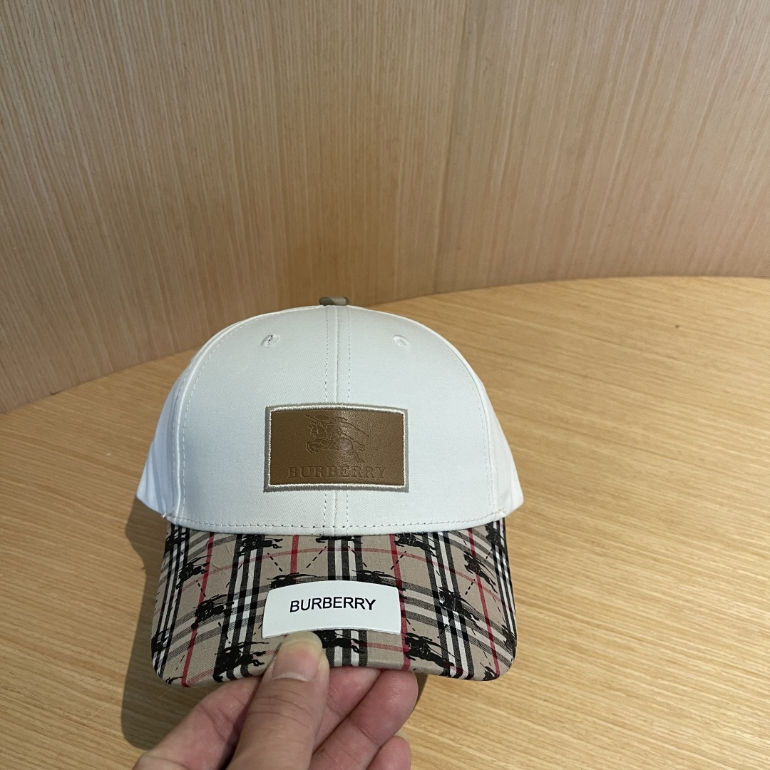  Burberry（巴宝莉）专柜爆款原单棒球帽，11开模订制，立体刺绣，精致无暇！100%纯棉面料，原厂