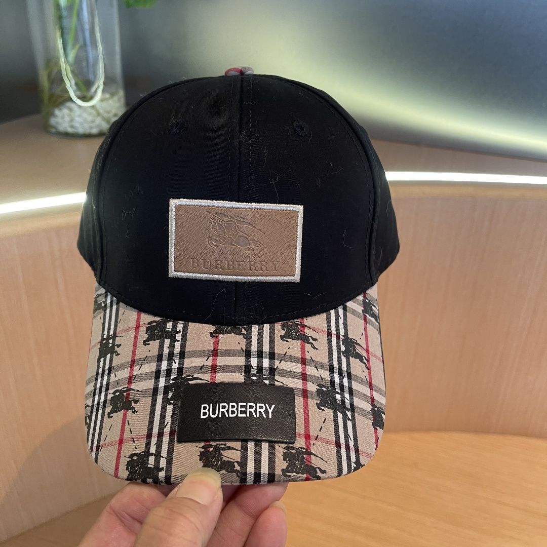  Burberry（巴宝莉）专柜爆款原单棒球帽，11开模订制，立体刺绣，精致无暇！100%纯棉面料，原厂