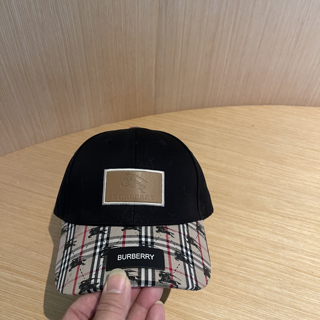  Burberry（巴宝莉）专柜爆款原单棒球帽，11开模订制，立体刺绣，精致无暇！100%纯棉面料，原厂