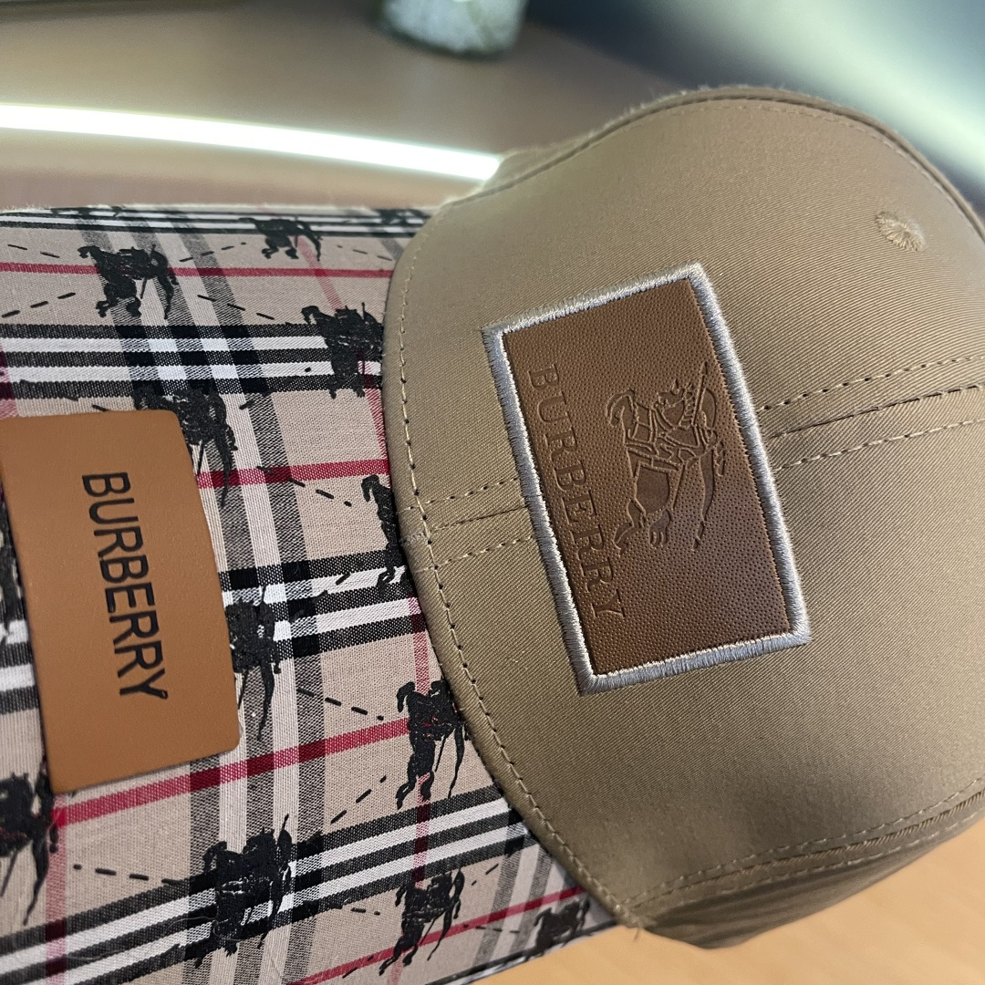  Burberry（巴宝莉）专柜爆款原单棒球帽，11开模订制，立体刺绣，精致无暇！100%纯棉面料，原厂
