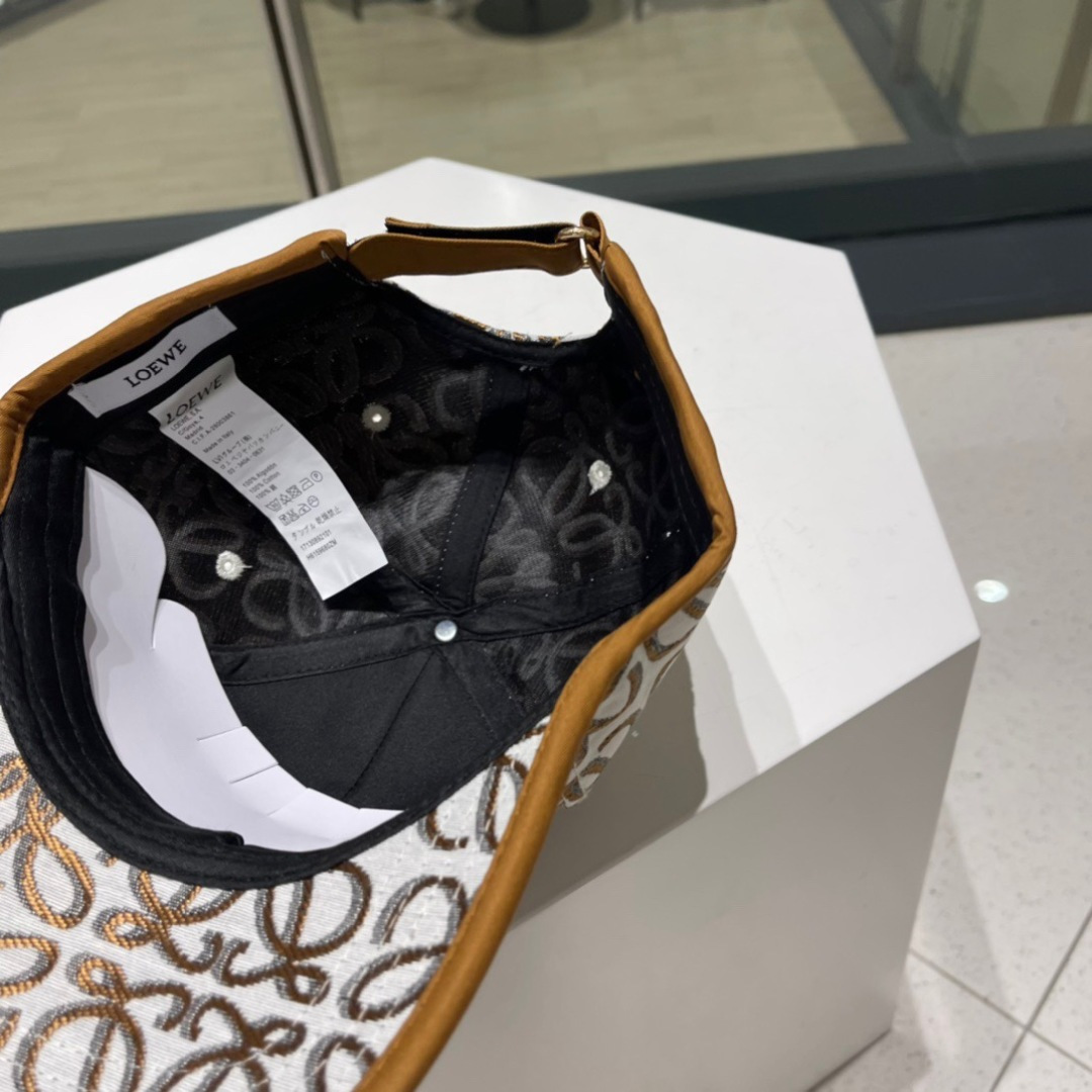  罗意威 LOEWE ，气质百搭款，四季新款精品名媛风显脸小遮阳刺绣棒球帽女街拍鸭舌