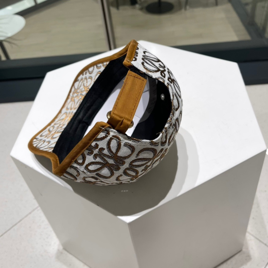  罗意威 LOEWE ，气质百搭款，四季新款精品名媛风显脸小遮阳刺绣棒球帽女街拍鸭舌