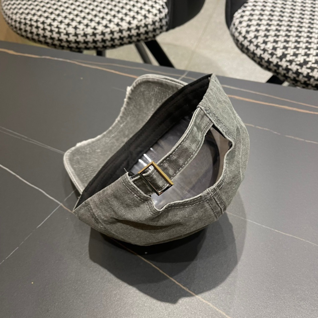  MONCLER 蒙口 春季棒球帽 轻薄进口料子四季都通用👍 特调的帽型就是又挺拔 又显脸小 闭眼入阿铁