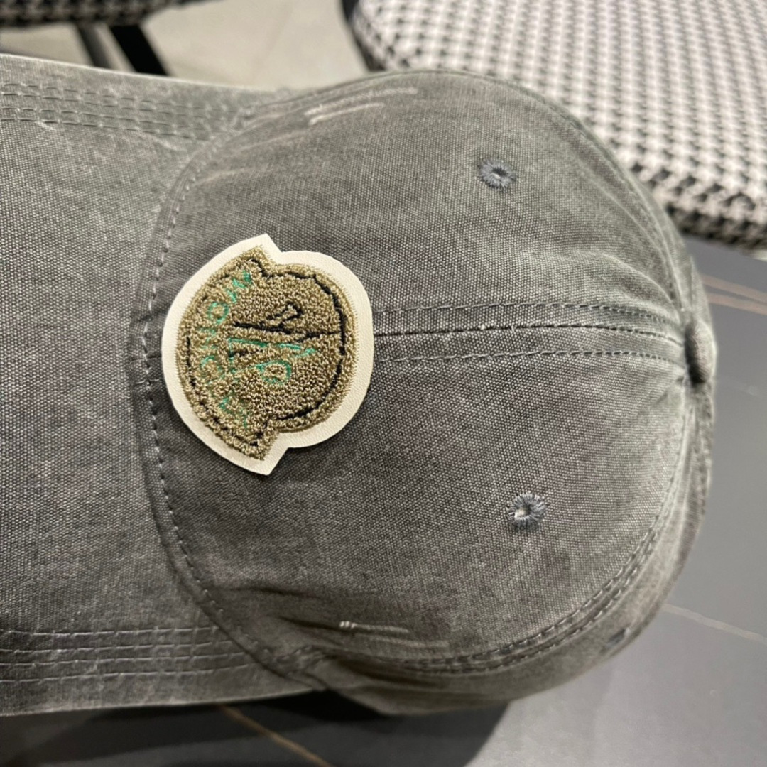  MONCLER 蒙口 春季棒球帽 轻薄进口料子四季都通用👍 特调的帽型就是又挺拔 又显脸小 闭眼入阿铁