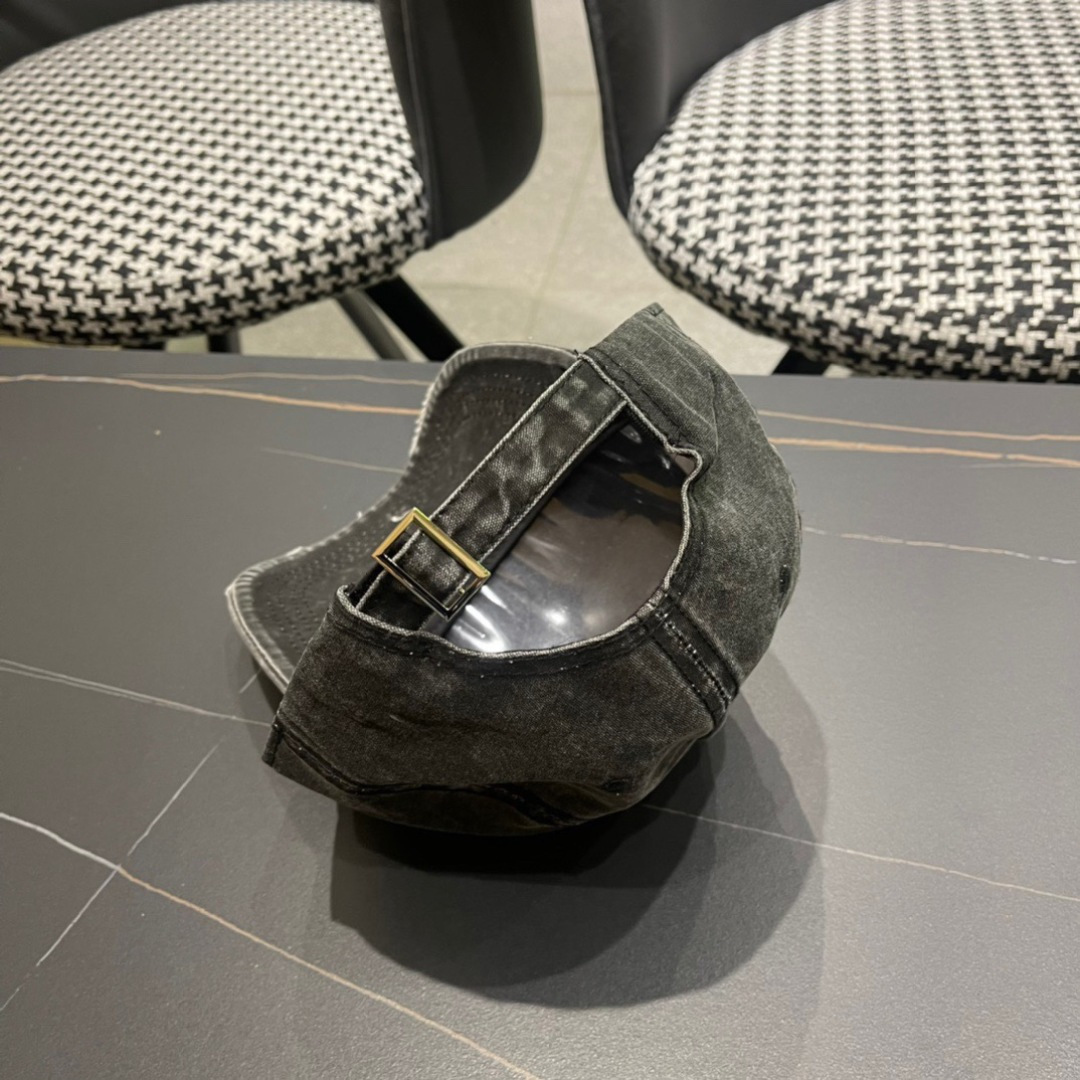  MONCLER 蒙口 春季棒球帽 轻薄进口料子四季都通用👍 特调的帽型就是又挺拔 又显脸小 闭眼入阿铁