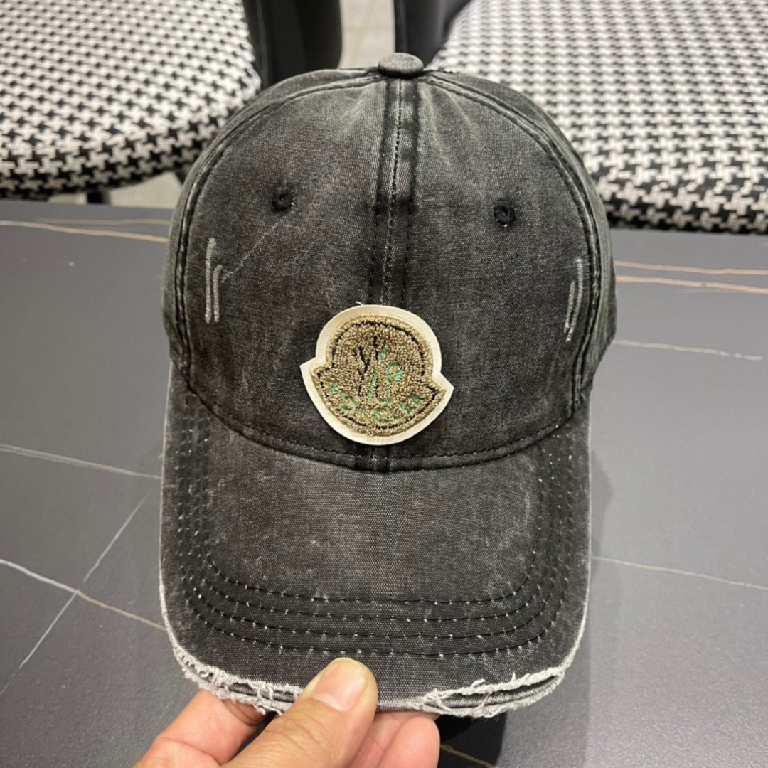  MONCLER 蒙口 春季棒球帽 轻薄进口料子四季都通用👍 特调的帽型就是又挺拔 又显脸小 闭眼入阿铁