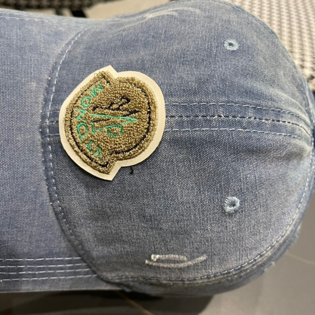  MONCLER 蒙口 春季棒球帽 轻薄进口料子四季都通用👍 特调的帽型就是又挺拔 又显脸小 闭眼入阿铁