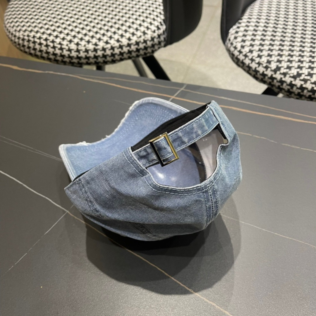  MONCLER 蒙口 春季棒球帽 轻薄进口料子四季都通用👍 特调的帽型就是又挺拔 又显脸小 闭眼入阿铁