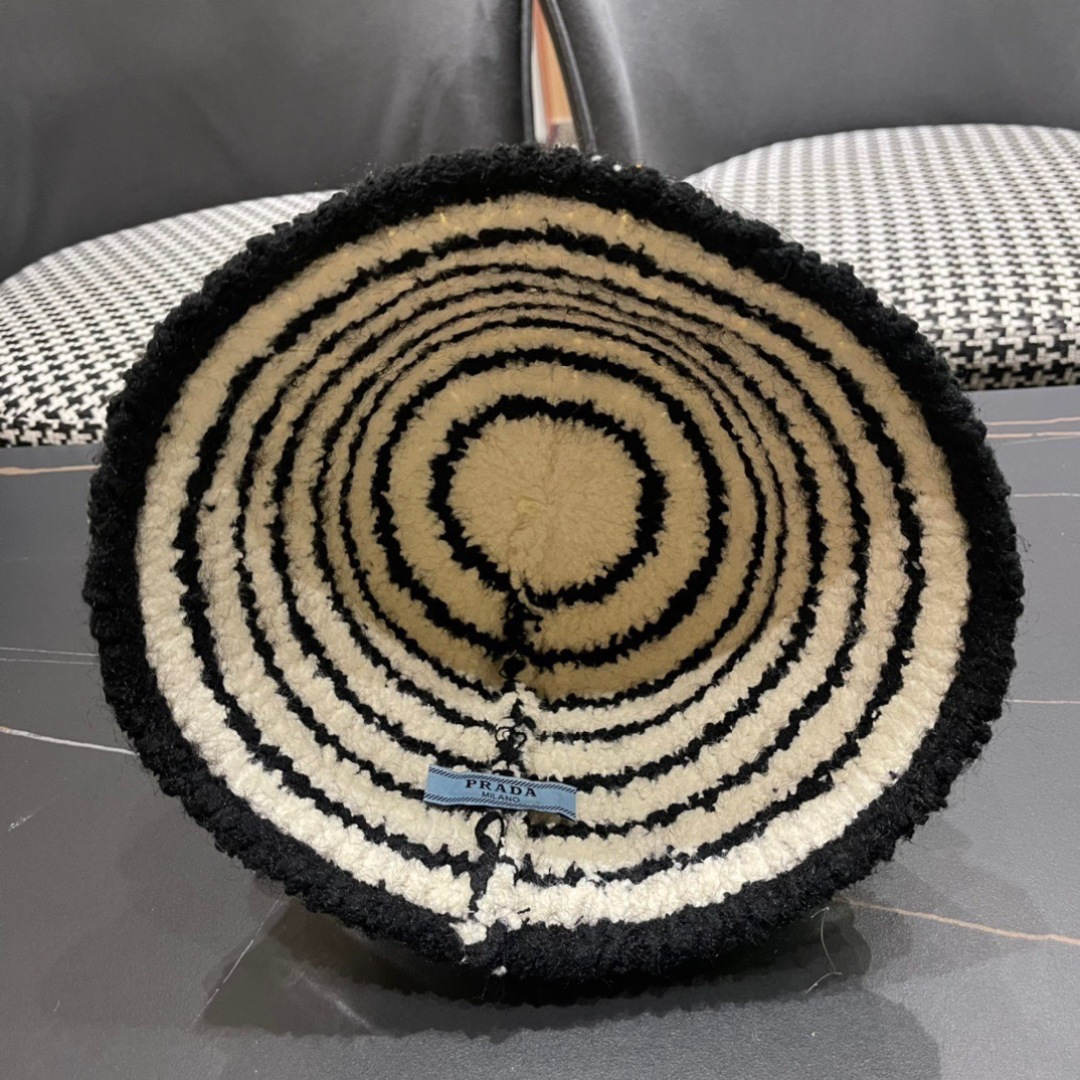 NO:220887,Prada Prada fisherman hat women autumn and winter plush warm all-match basin hat Korean style casual temperament basin hat trend internet celebrity same hat fisherman hat baseball hat knit hat, hat, prada, prada, espadrilles, hats19860909Prada普拉达渔夫帽女秋冬毛绒保暖百搭盆帽韩版休闲气质盆帽潮网红同款帽子渔夫帽棒球帽针织帽,帽子,prada,prada,espadrilles,hats,hat