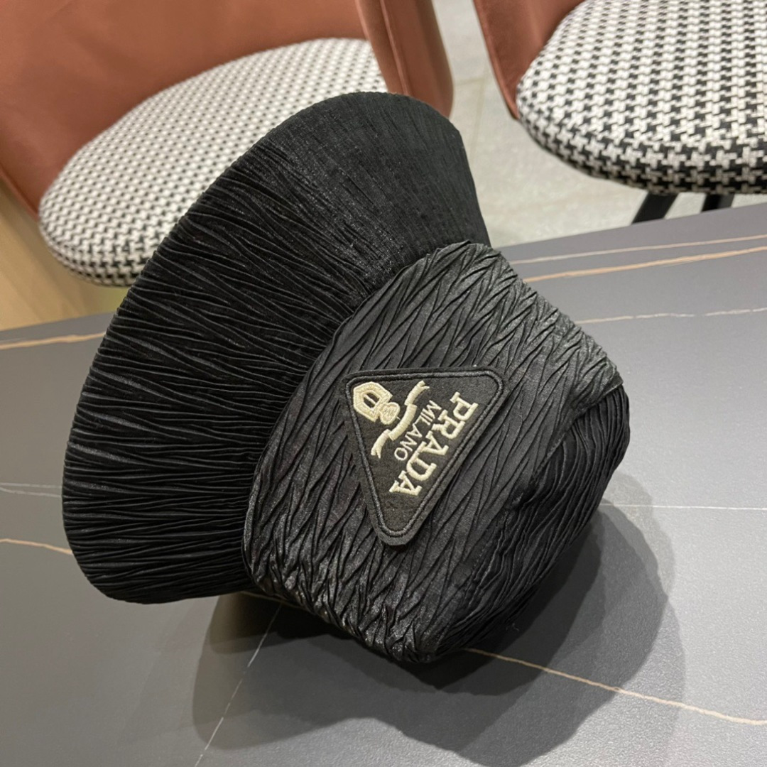 
PRADA普拉达 2024新款大帽檐刺绣遮阳帽，渔夫帽，小红书网红爆款 防紫外线大檐遮脸防晒太阳渔夫帽