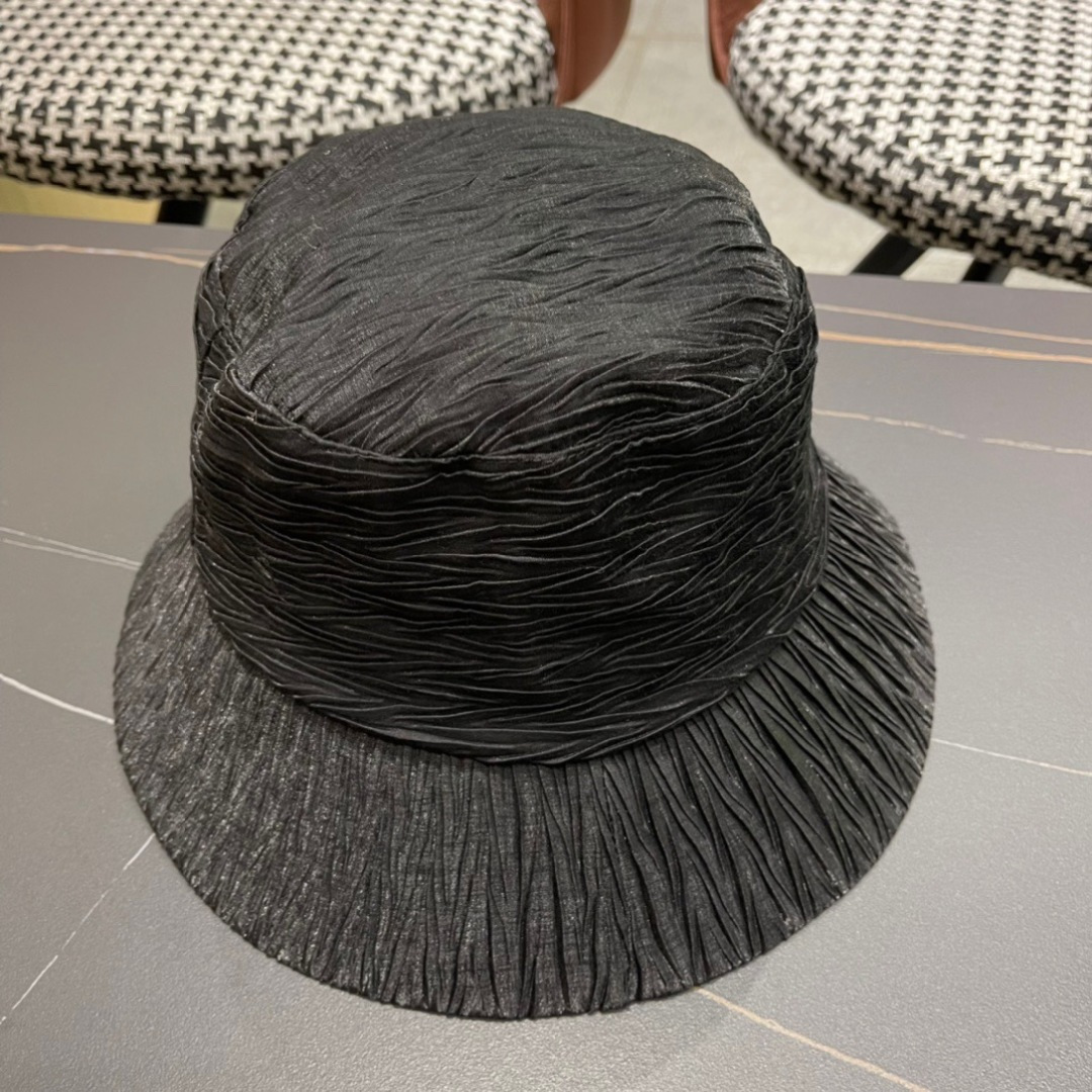 
PRADA普拉达 2024新款大帽檐刺绣遮阳帽，渔夫帽，小红书网红爆款 防紫外线大檐遮脸防晒太阳渔夫帽