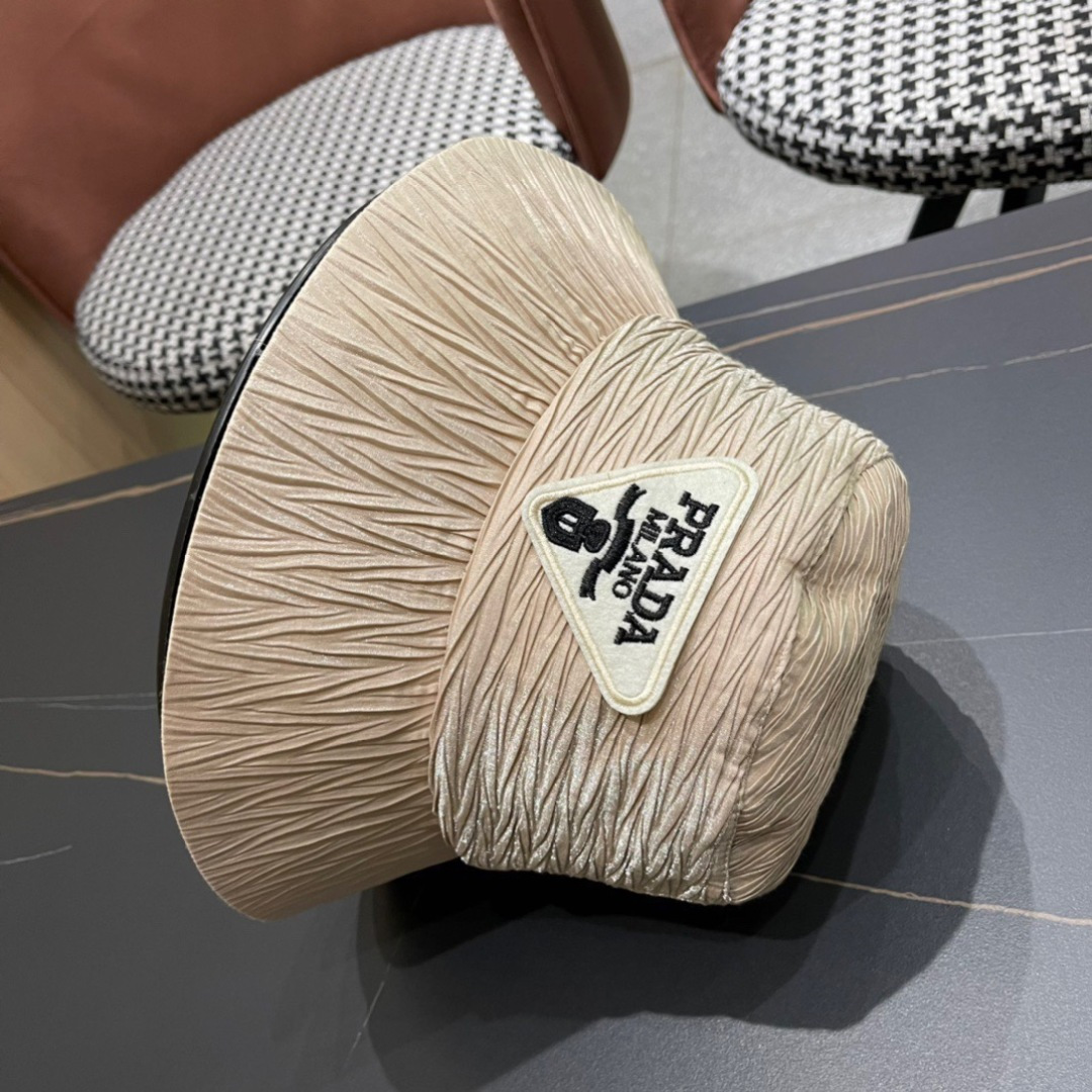 
PRADA普拉达 2024新款大帽檐刺绣遮阳帽，渔夫帽，小红书网红爆款 防紫外线大檐遮脸防晒太阳渔夫帽