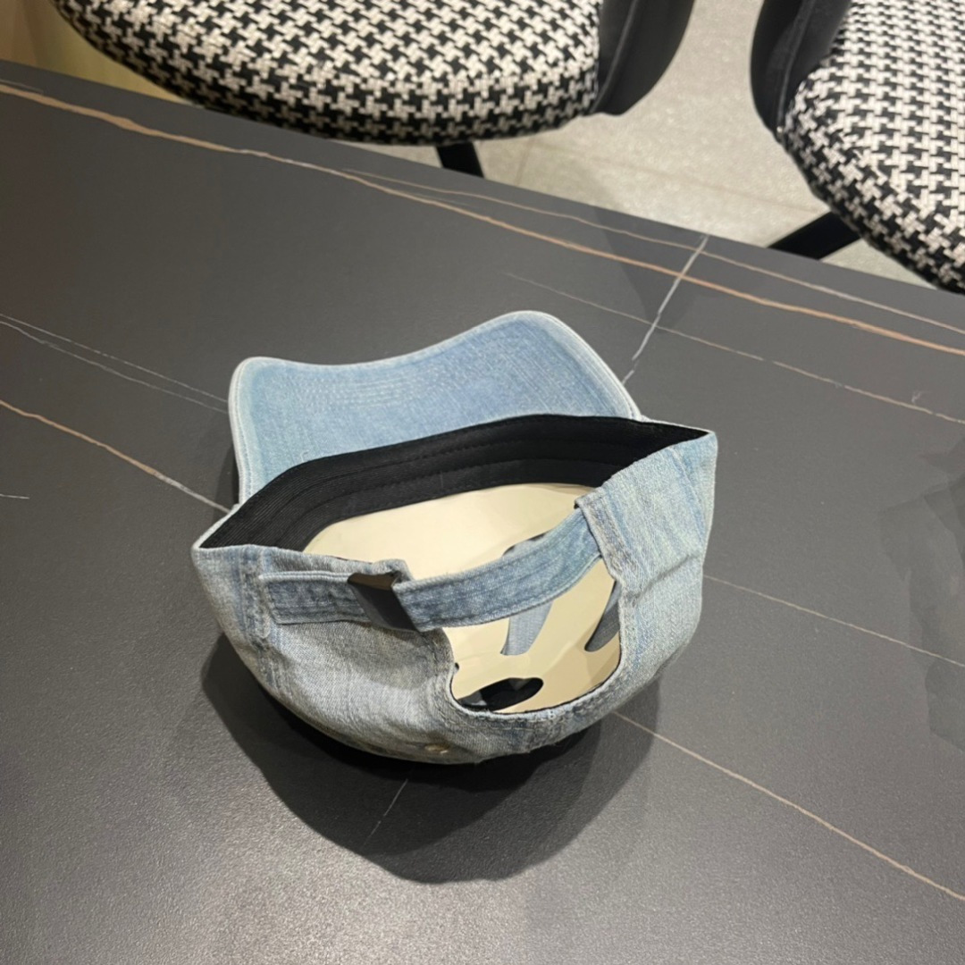 NO:221316,Celine CELINE new washing cowboy embroidered baseball cap, the best quality, casual and generous, simple and fashionable, everyone compares the hat, fisherman hat, baseball cap, knit hat, hat, celine, celine, espadrilles, hats19860909赛琳CELINE新款洗水牛仔刺绣棒球帽,最好品质的,休闲大方,简约时尚,大家自己对比哦帽子渔夫帽棒球帽针织帽,帽子,celine,celine,espadrilles,hats,hat