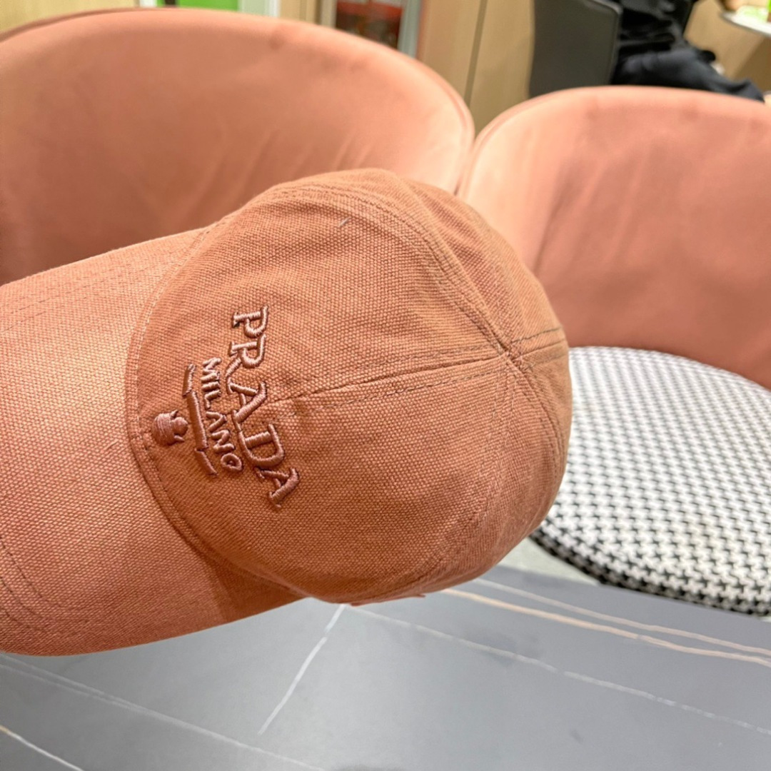  PRADA 普拉达 专柜时尚潮流，高端做工！非一般的品质，细节看实拍哦