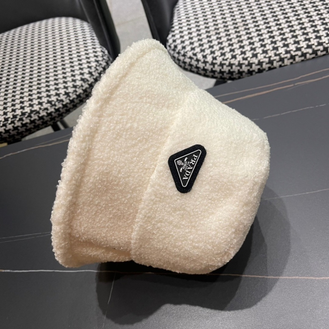 Prada普拉达2024渔夫帽女秋冬羊🐏羔毛保暖百搭盆帽韩版休闲气质盆帽潮网红同款