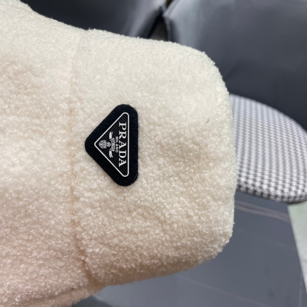 Prada普拉达2024渔夫帽女秋冬羊🐏羔毛保暖百搭盆帽韩版休闲气质盆帽潮网红同款