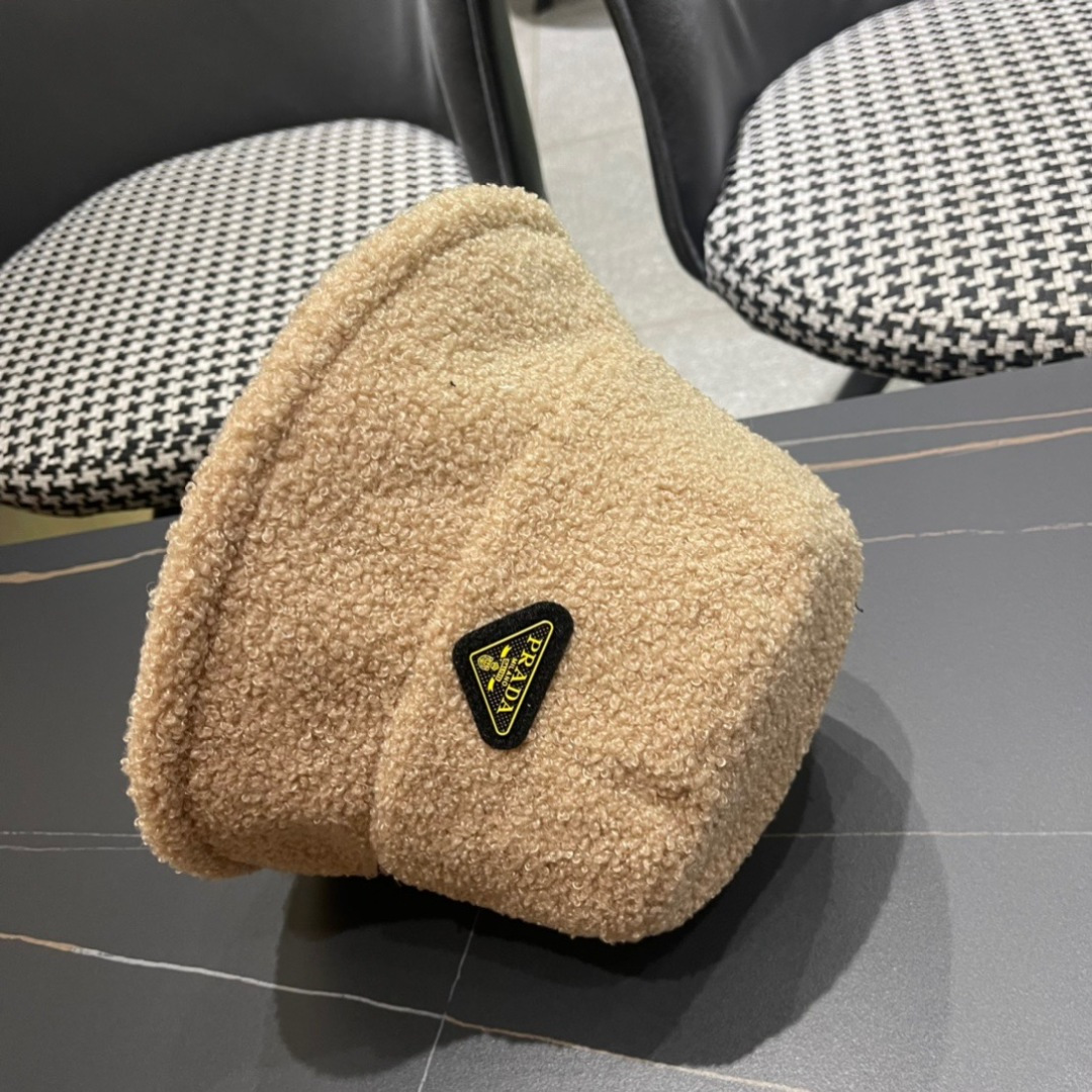 Prada普拉达2024渔夫帽女秋冬羊🐏羔毛保暖百搭盆帽韩版休闲气质盆帽潮网红同款