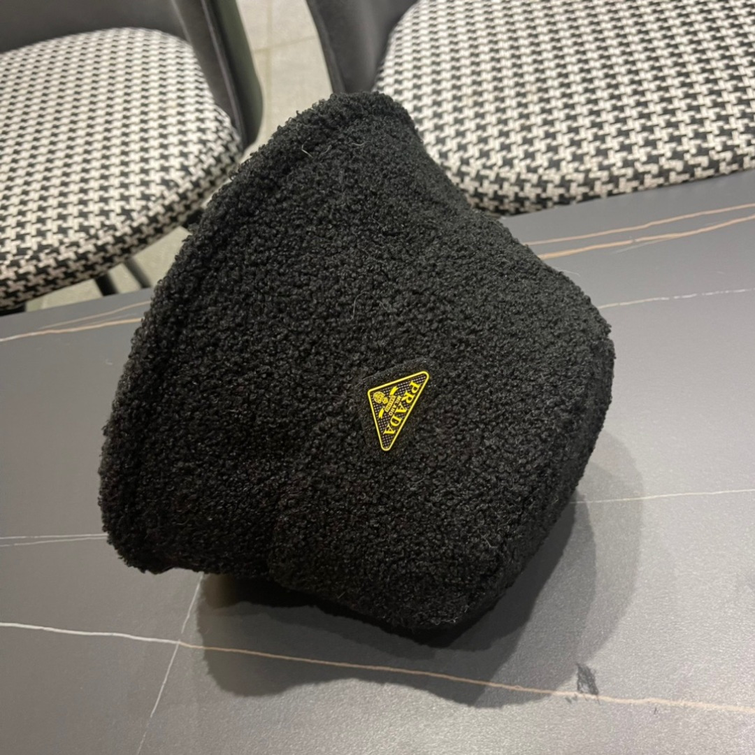 Prada普拉达2024渔夫帽女秋冬羊🐏羔毛保暖百搭盆帽韩版休闲气质盆帽潮网红同款