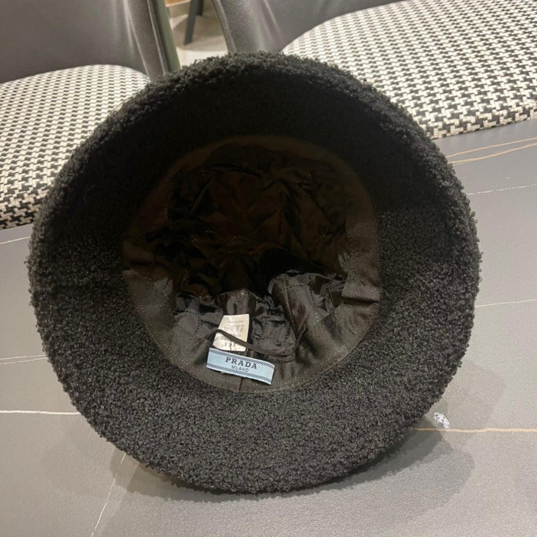 Prada普拉达2024渔夫帽女秋冬羊🐏羔毛保暖百搭盆帽韩版休闲气质盆帽潮网红同款