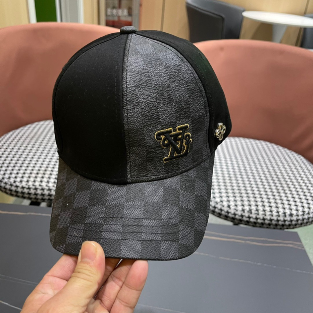  新款出货LV(路易威登)新款原单棒球帽，11开模订制，做工细致完美，质量超赞，基础头围56，贴片可调节