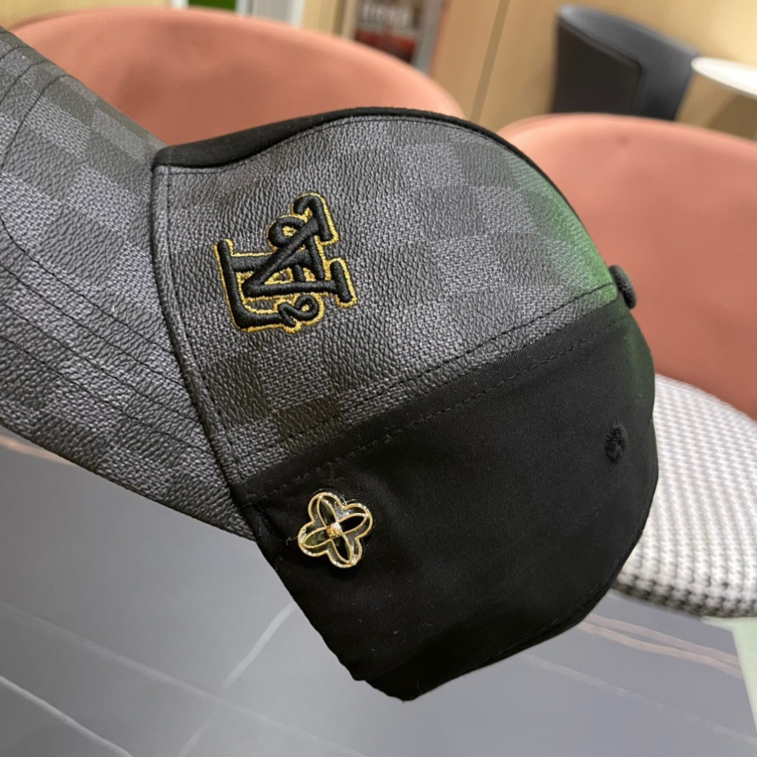  新款出货LV(路易威登)新款原单棒球帽，11开模订制，做工细致完美，质量超赞，基础头围56，贴片可调节