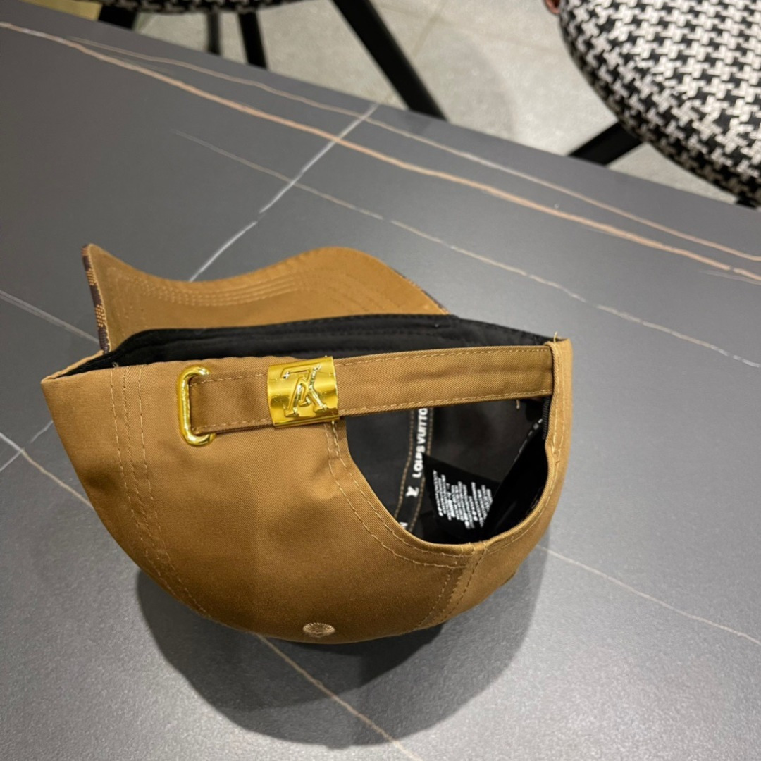  新款出货LV(路易威登)新款原单棒球帽，11开模订制，做工细致完美，质量超赞，基础头围56，贴片可调节