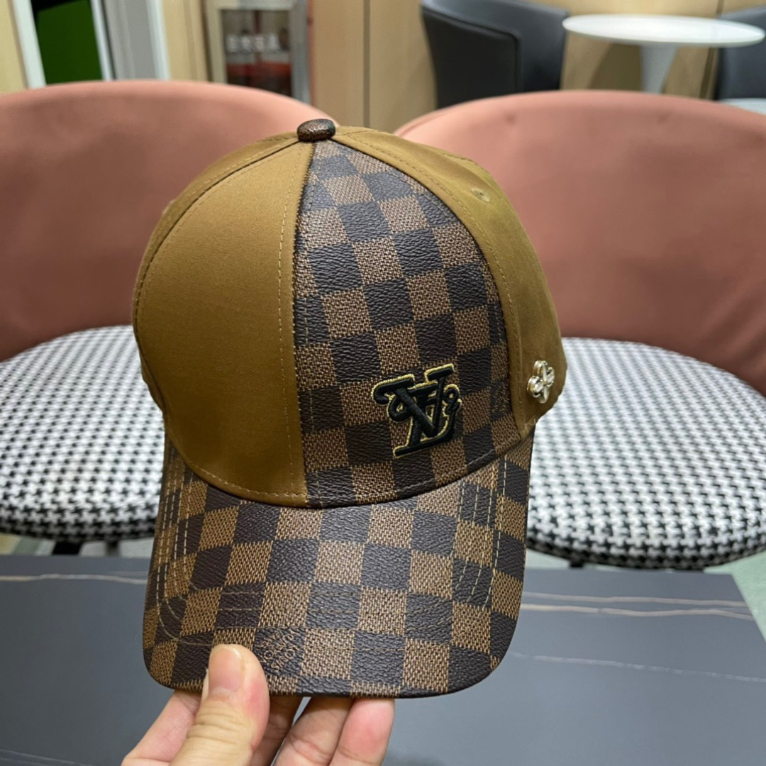  新款出货LV(路易威登)新款原单棒球帽，11开模订制，做工细致完美，质量超赞，基础头围56，贴片可调节