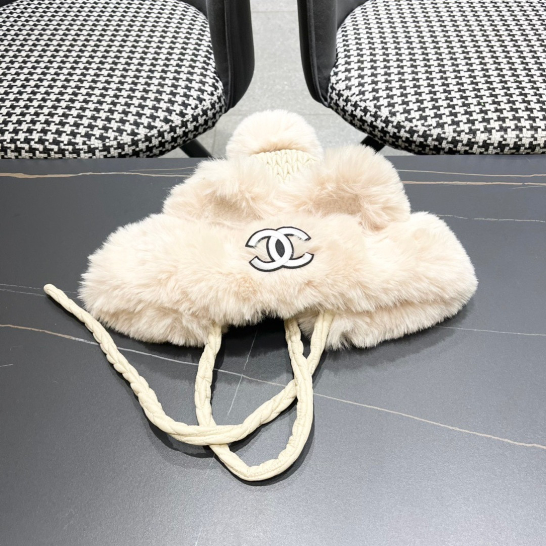 CHANEL2024秋冬款氛围拉满滑雪超级出片的雷锋帽又保暖又好看精细皮材质