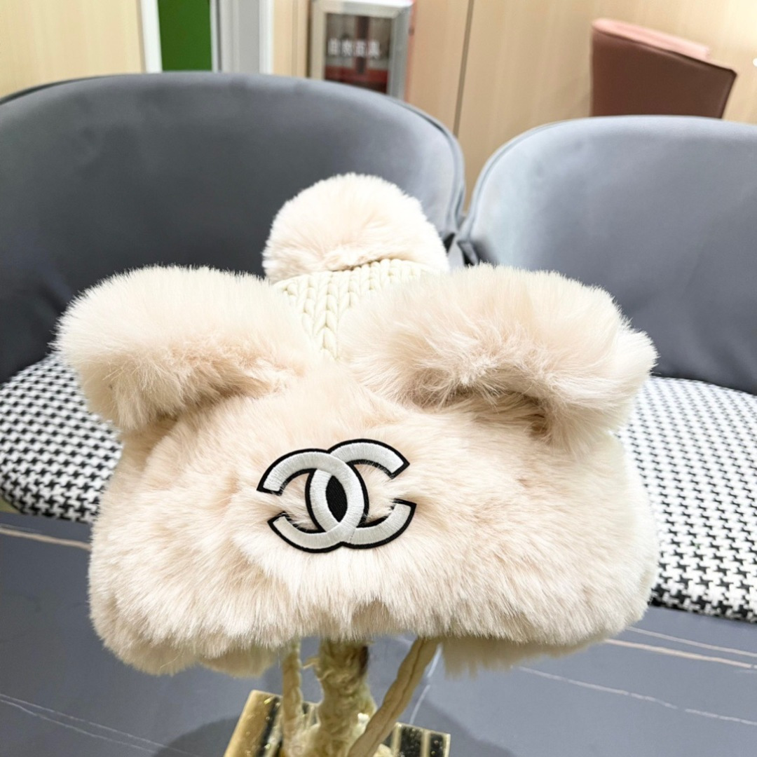 CHANEL2024秋冬款氛围拉满滑雪超级出片的雷锋帽又保暖又好看精细皮材质