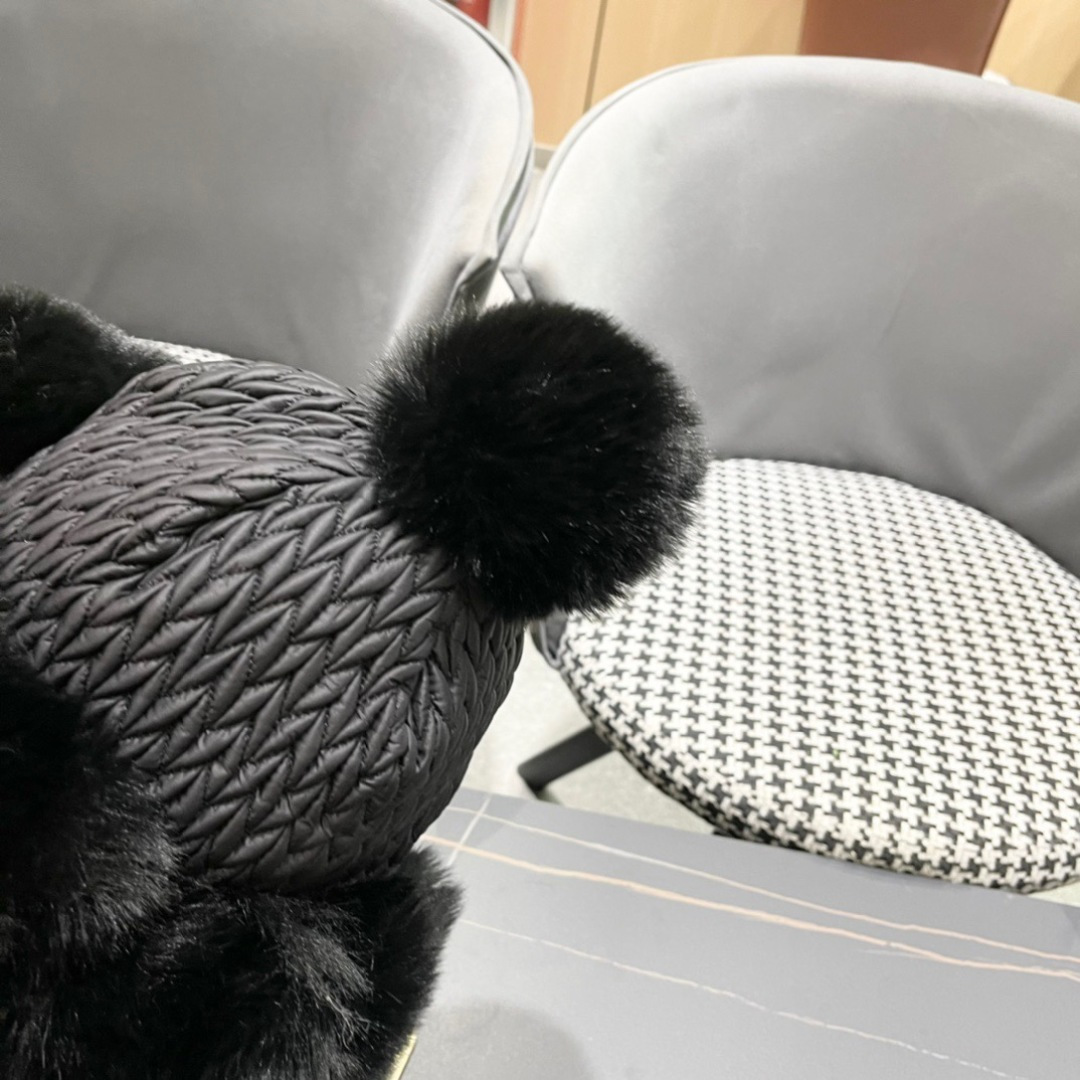 CHANEL2024秋冬款氛围拉满滑雪超级出片的雷锋帽又保暖又好看精细皮材质