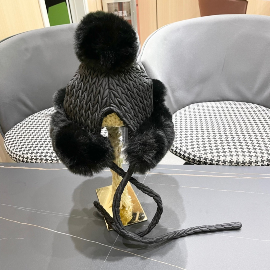 CHANEL2024秋冬款氛围拉满滑雪超级出片的雷锋帽又保暖又好看精细皮材质