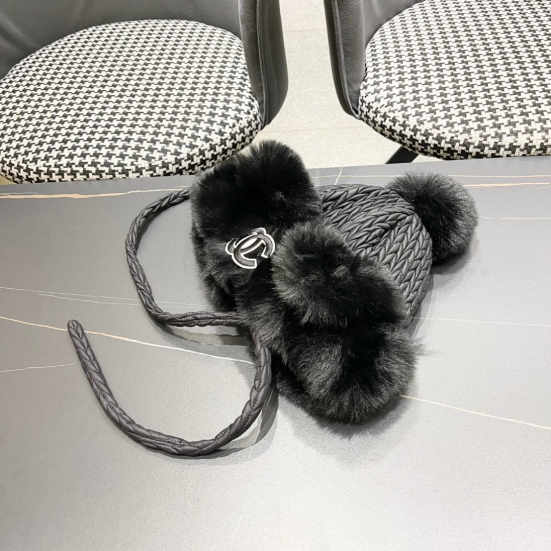 CHANEL2024秋冬款氛围拉满滑雪超级出片的雷锋帽又保暖又好看精细皮材质