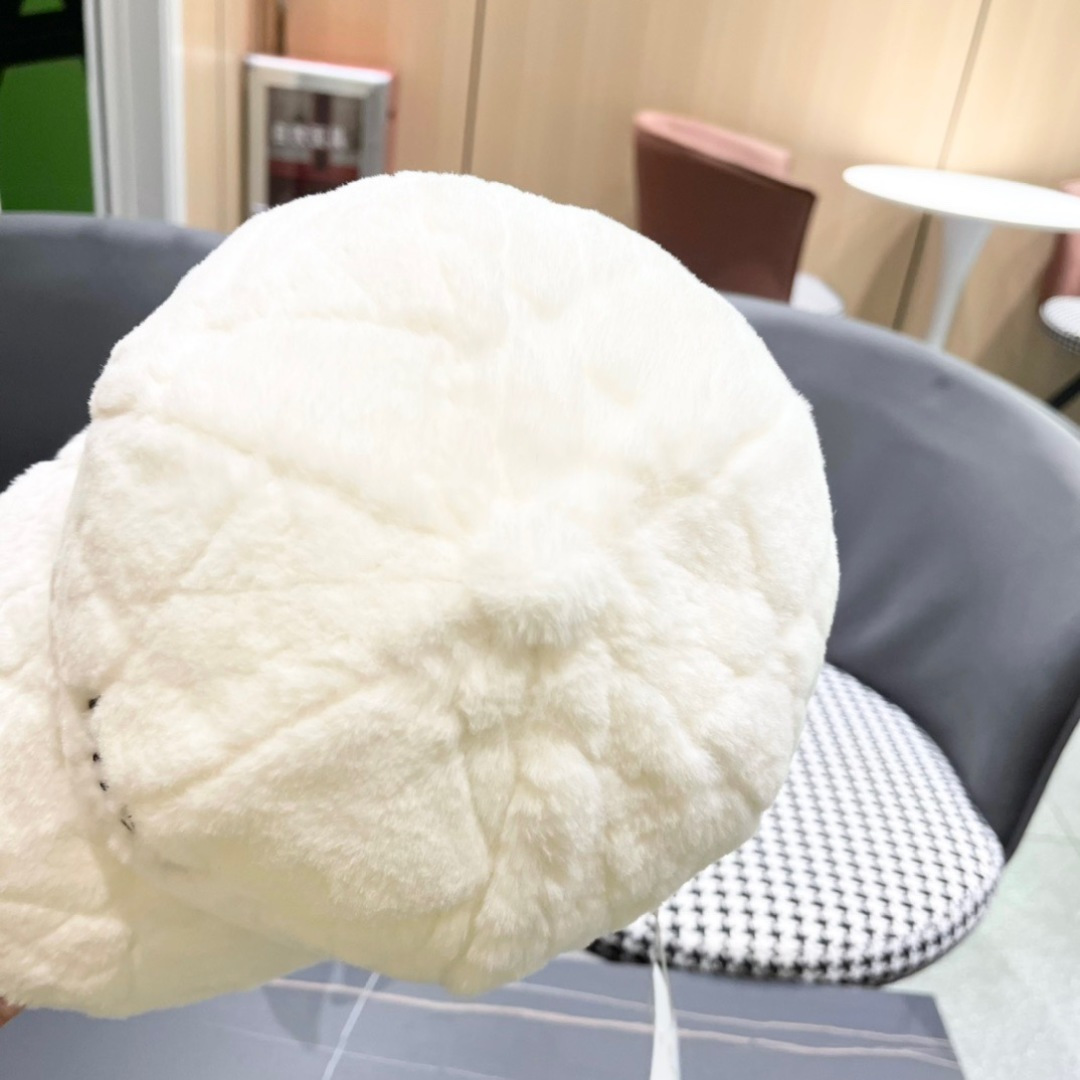 Dior 迪奥 新款原单毛绒绒棒球帽， 精致純也格调很有感觉，很酷很时尚，专柜断货热门，质量超赞